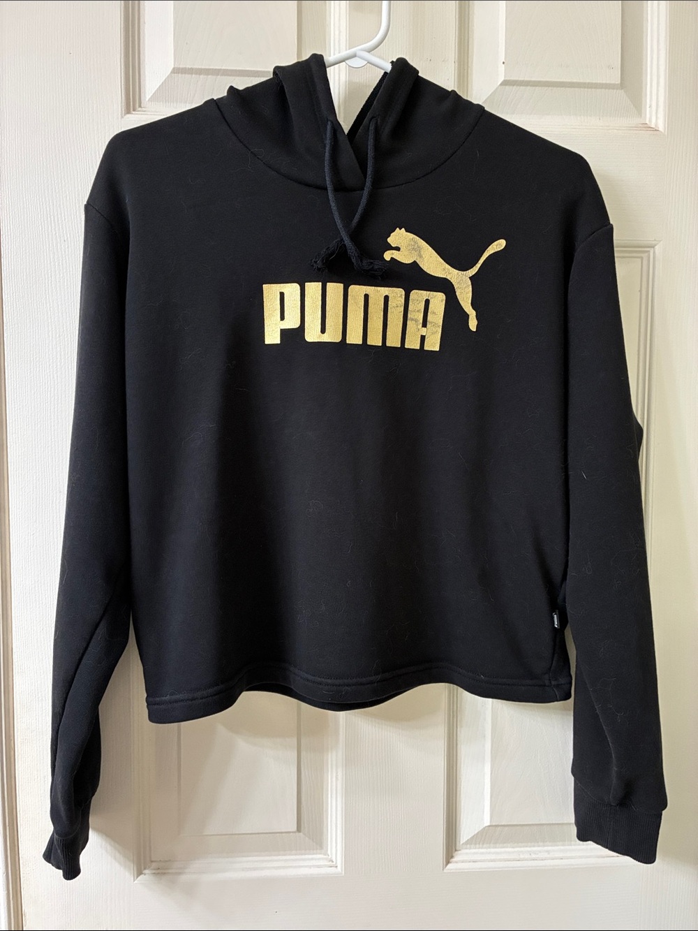 🌷3 for $25🌷Puma, US XS, Black & Gold Long Sleeve Cropped Drop Shoulder Hoodie
